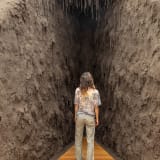 Delcy Morelos, Madre, 2025, earth, clay, water, wood, metal, jute, hay, straw, cinnamon, cloves, buckwheat, chia seeds, tobacco, honey, dimensions variable. Exhibition view Hamburger Bahnhof – Nationalgalerie der Gegenwart, 11.7.2025 – 25.1.2026 © Delcy M